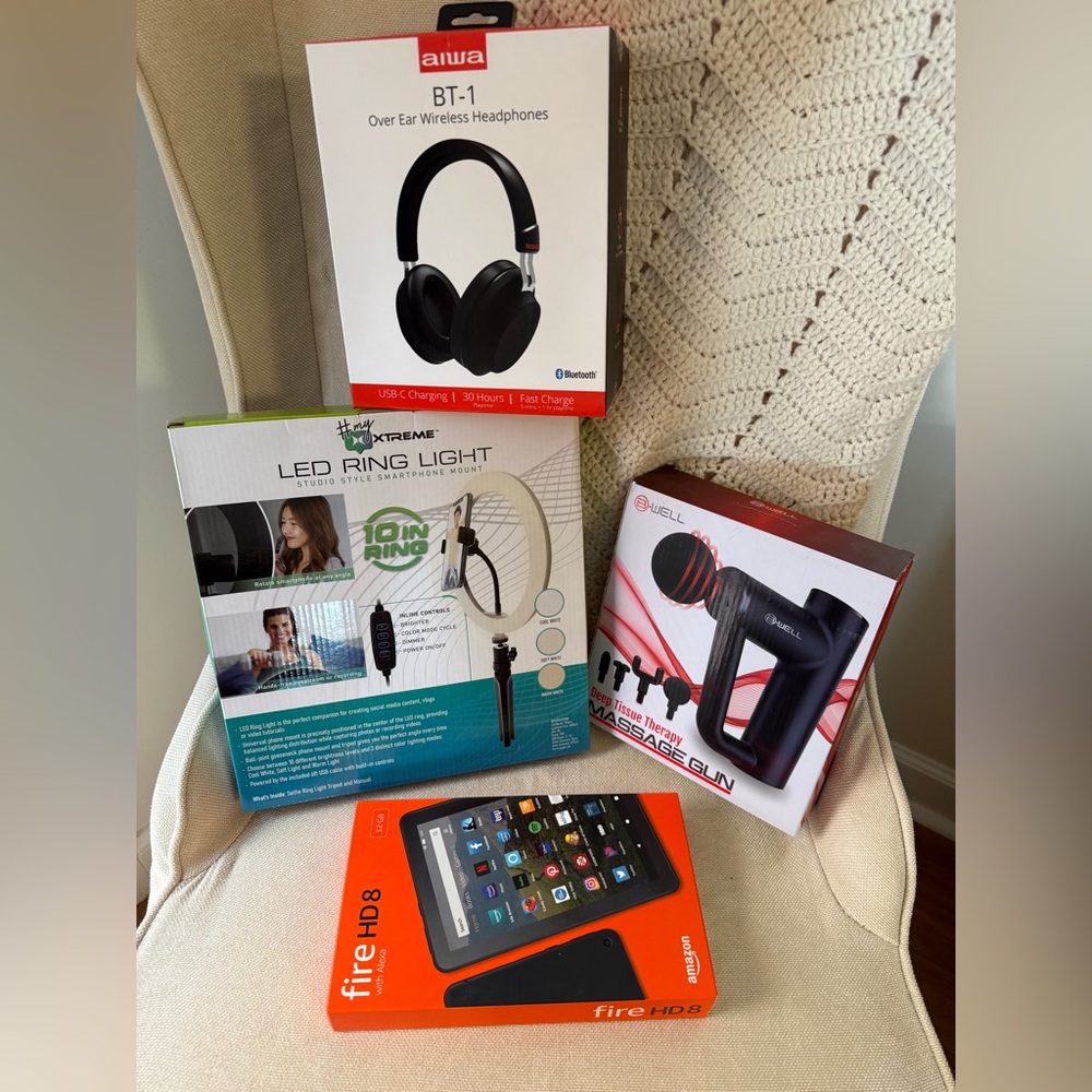 Christmas Bundle
LED Ring Light Smartp Mount,massager,ear phone and Amazon Fire